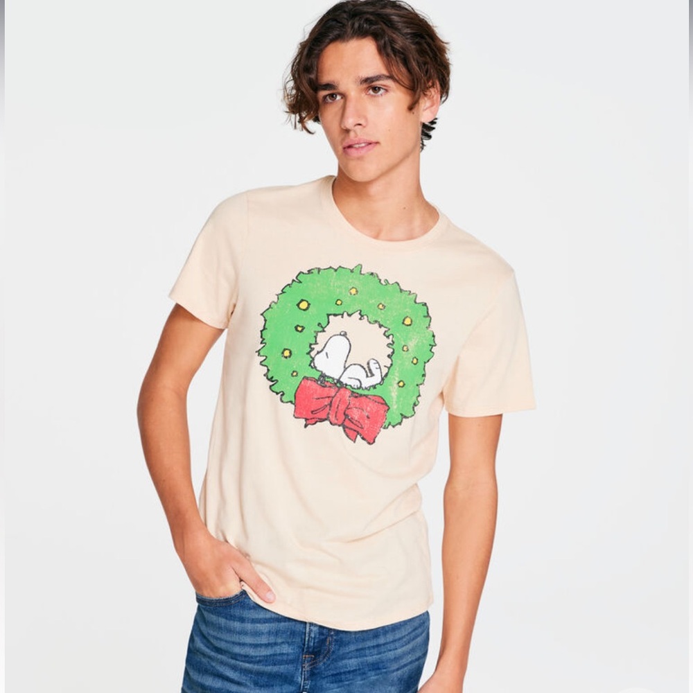 Aeropostale’s Snoopy Holiday Wreath Graphic Tee
